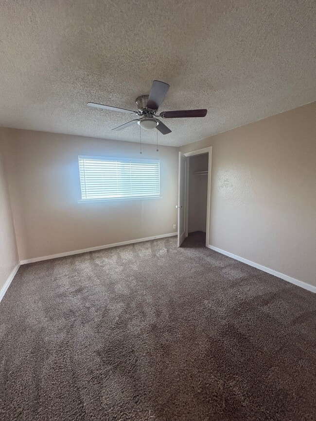 Building Photo - 6832 E Harvey Ave