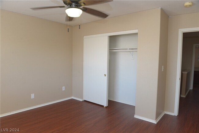 Building Photo - 6527 Tulip Garden Dr