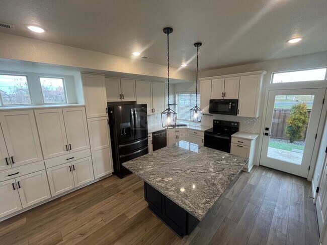 Building Photo - 3650 Pinonwood Ct