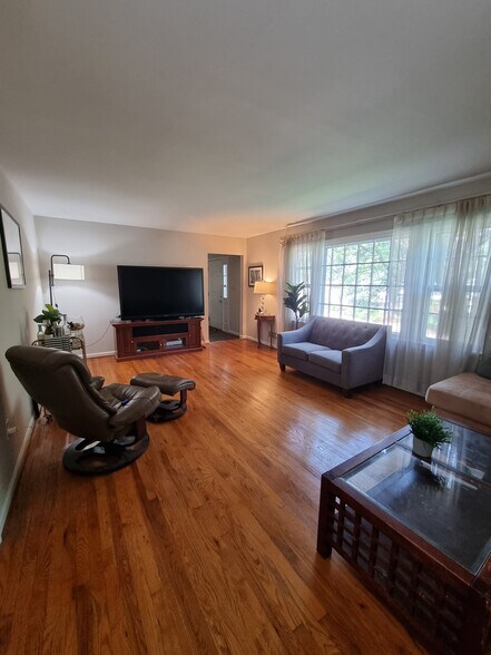 Building Photo - 6205 Quebec Pl