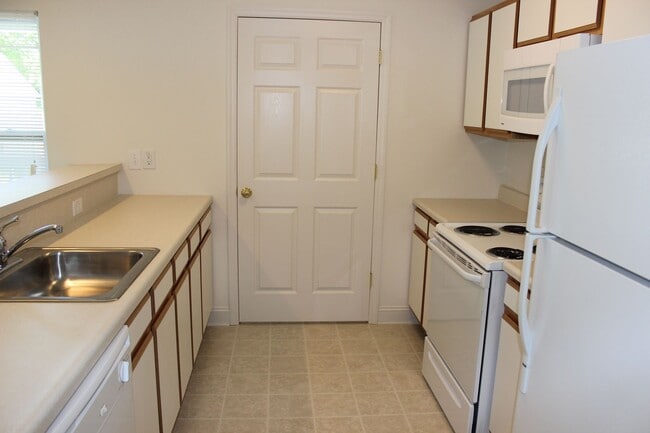 Building Photo - 1913 Tabor Village Dr