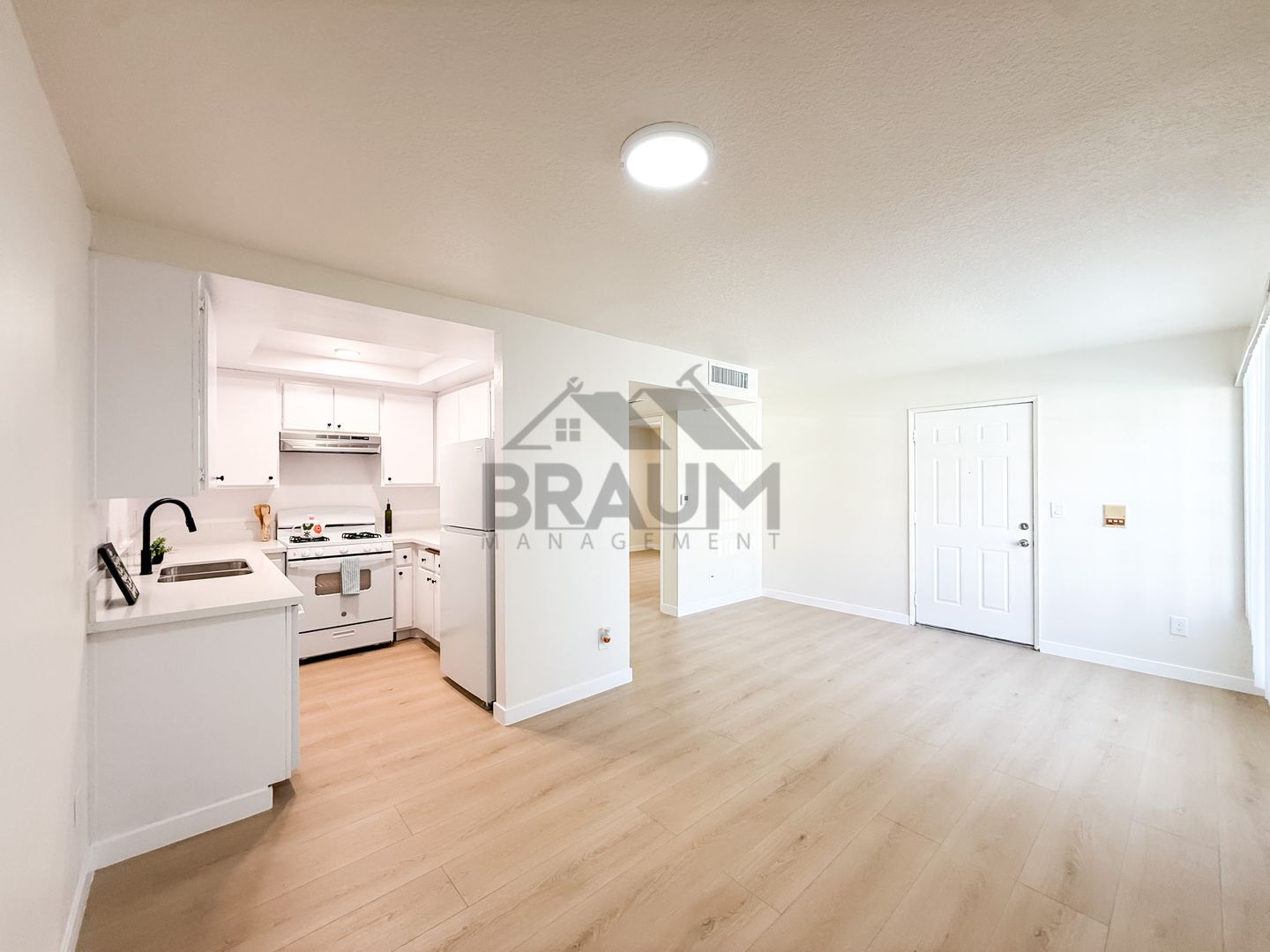 Building Photo - 5245 Riverton Ave