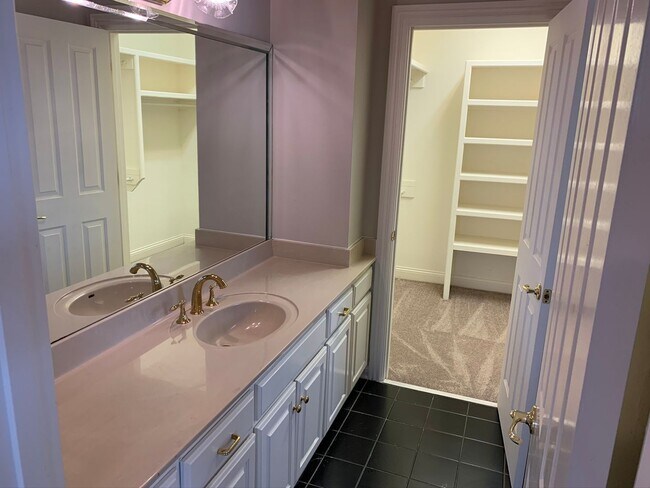 Building Photo - 5000 Square Feet on 7 Acres in Heart of Franklin