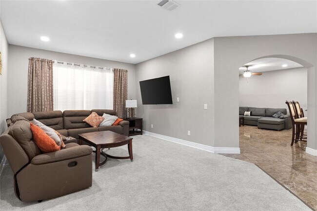 Building Photo - 215 Gleneagles Dr