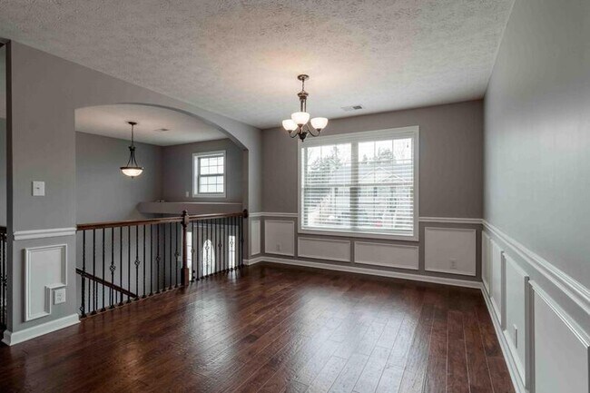 Building Photo - 1063 Freedom Dr