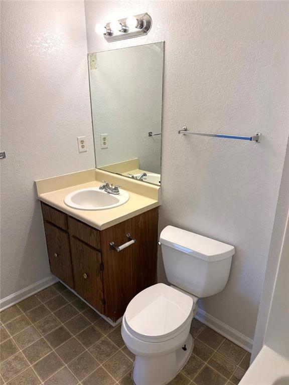 Building Photo - 1600 Oakpoint Dr SW