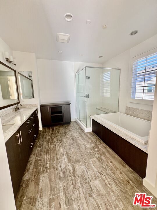 Building Photo - 5849 S Sparrow Ct