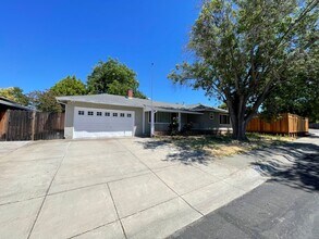 Building Photo - Wonderful and Spacious 4 Bedroom Concord H...