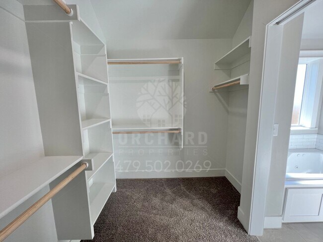 Building Photo - Single-Family Home- Desirable Clearwood Plan