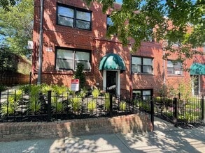 Building Photo - 429 Burbank St SE