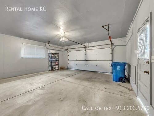 Building Photo - 6001 W 79th St