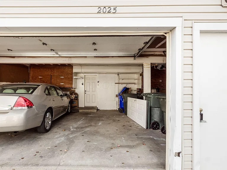 Building Photo - 2025 Burwell Dr