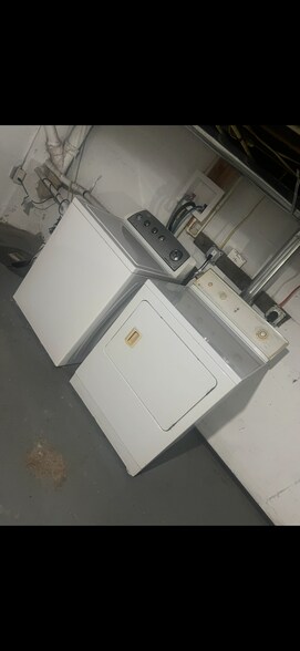 Building Photo - 220 Colgate Ave