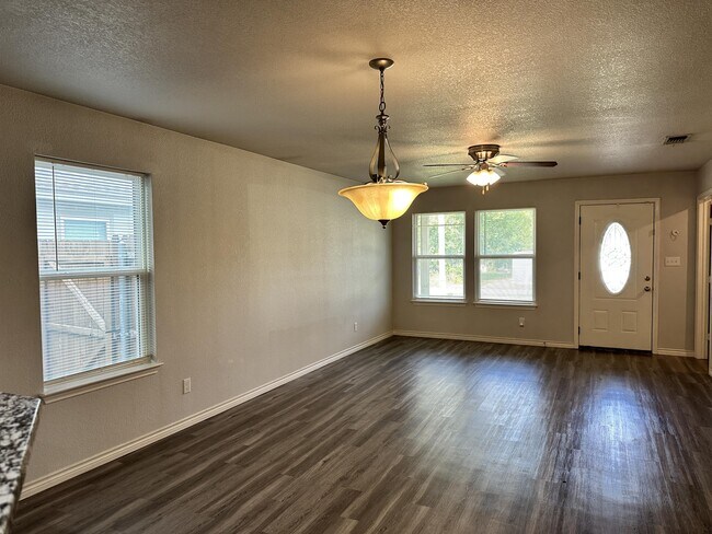 Building Photo - 1310 Sabine St