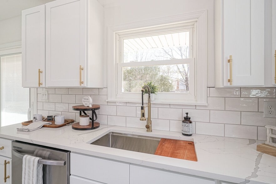 Building Photo - 311 Oakwood Dr