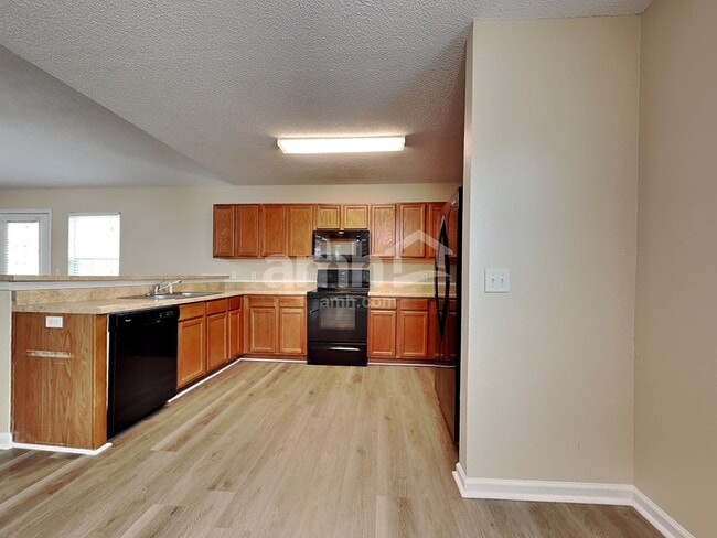 Building Photo - 7 Willow Lakes Dr