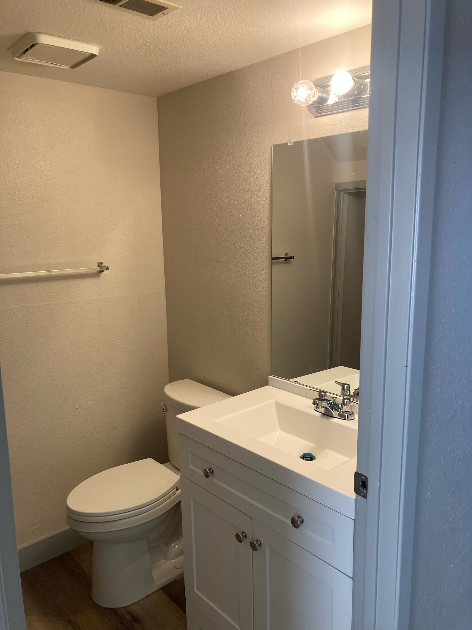 Building Photo - 1099 Stonegate Cove Dr