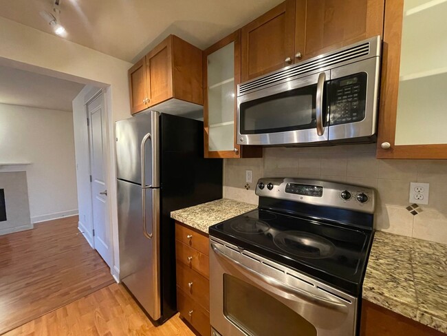 Building Photo - Beautiful 1 Bed 1 Bath Condo w/ Parking In...