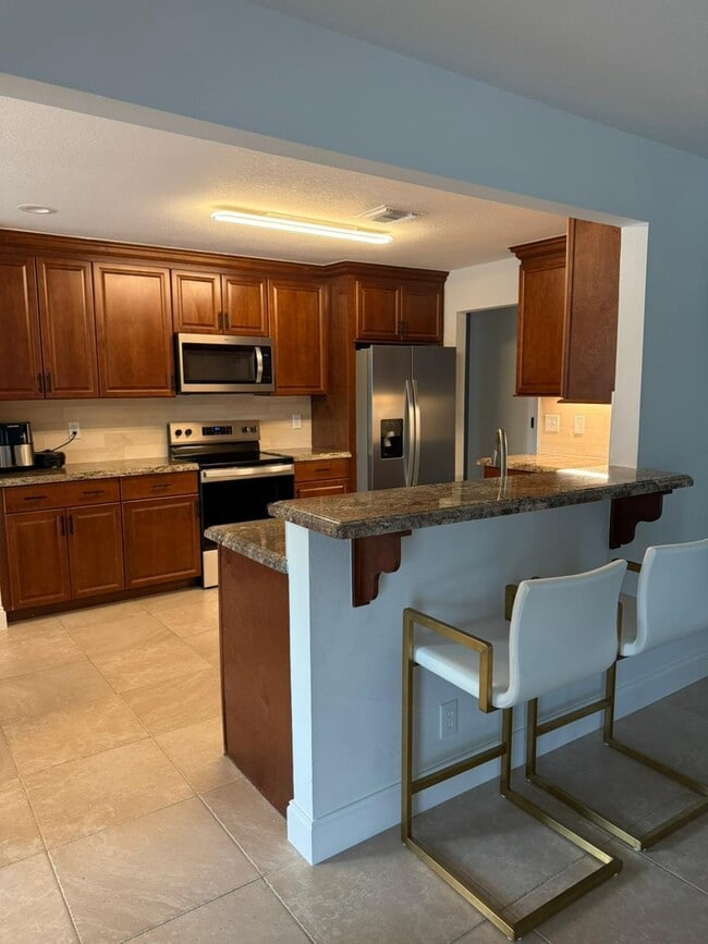 Building Photo - 2400 Seaford Dr