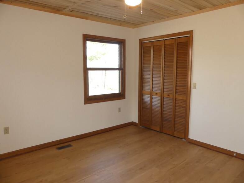 Building Photo - 416 Banks Mountain Dr