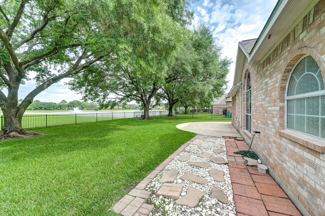 Building Photo - 10103 Cottonwood Canyon Dr