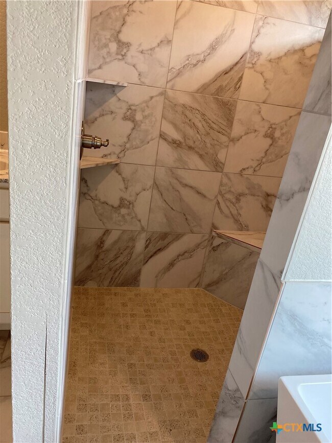 Building Photo - 811 Marlow Cove