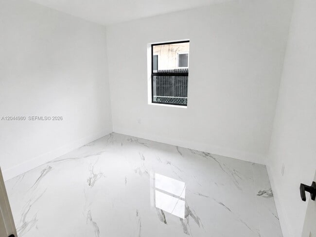 Building Photo - 3435 SW 91 Ave