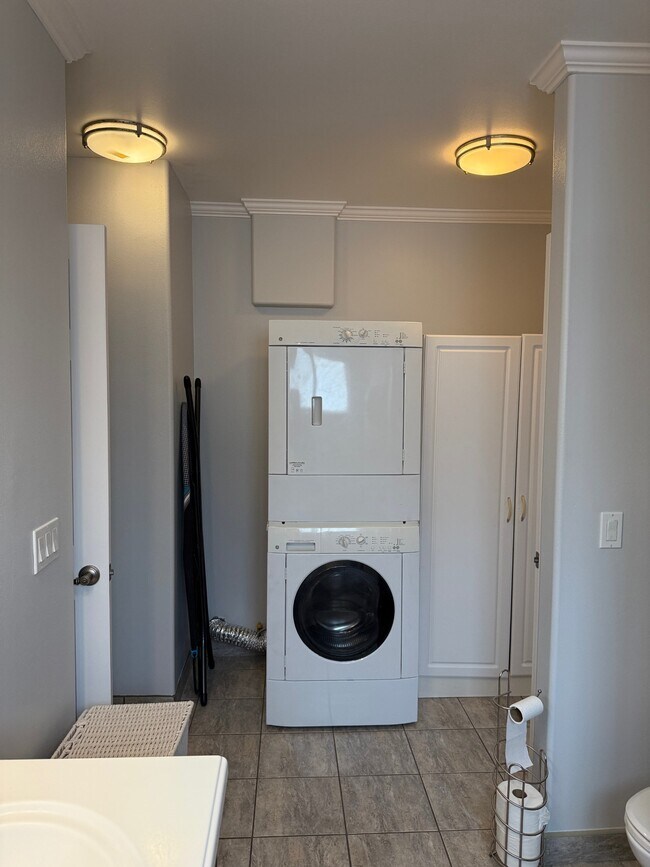 Building Photo - 15206 Chanera Ave