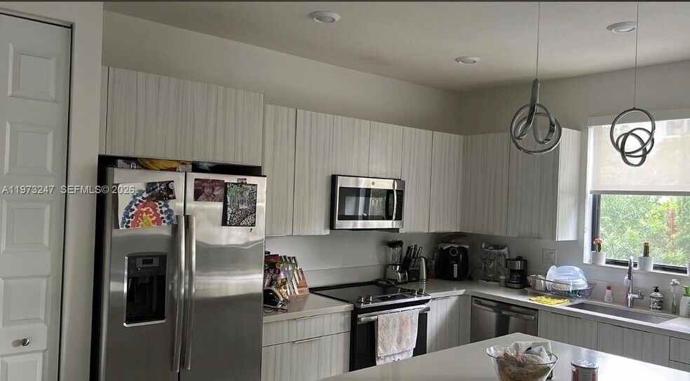 Building Photo - 10521 NW 81st Ter