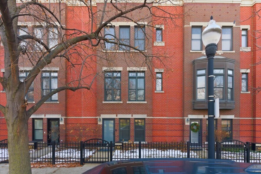 Building Photo - 841 W 14th Pl