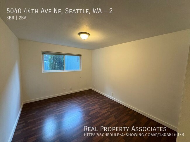 Building Photo - Laurelhurst Three Bedroom