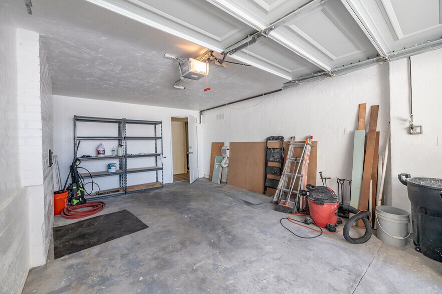 Oversized 1 car Garge - 1150 Manhattan Ave