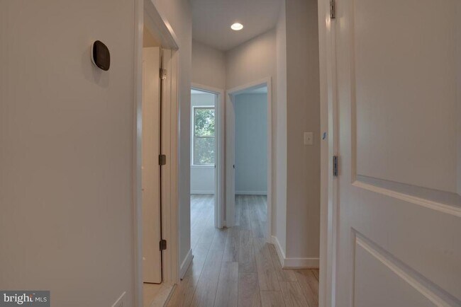 Building Photo - 5102 Oakmoore Dr