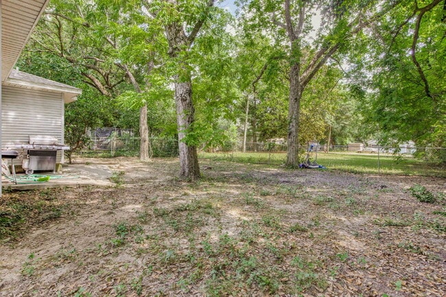 Building Photo - Move-in ready 3-bedroom, 1-bath cottage