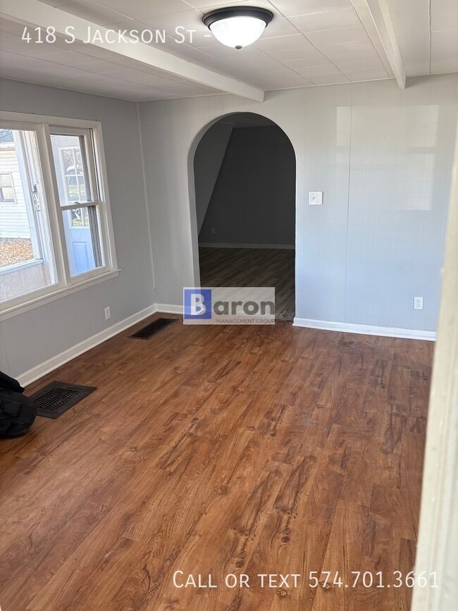 Building Photo - 418 S Jackson St