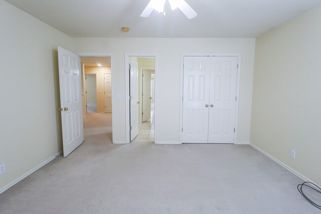 Building Photo - Huge, Gorgeous South Tulsa home ready for ...