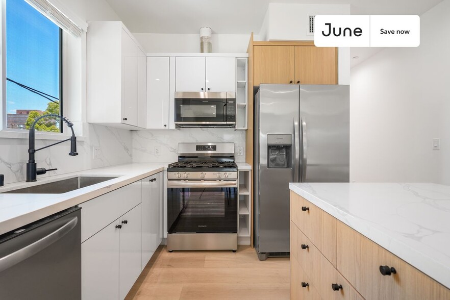 Building Photo - 1321 N June St