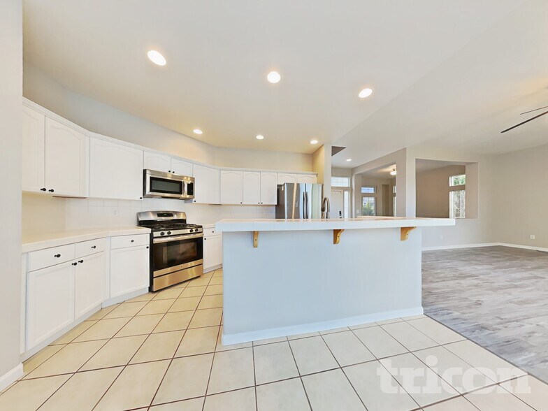 Building Photo - 9570 Long River Dr