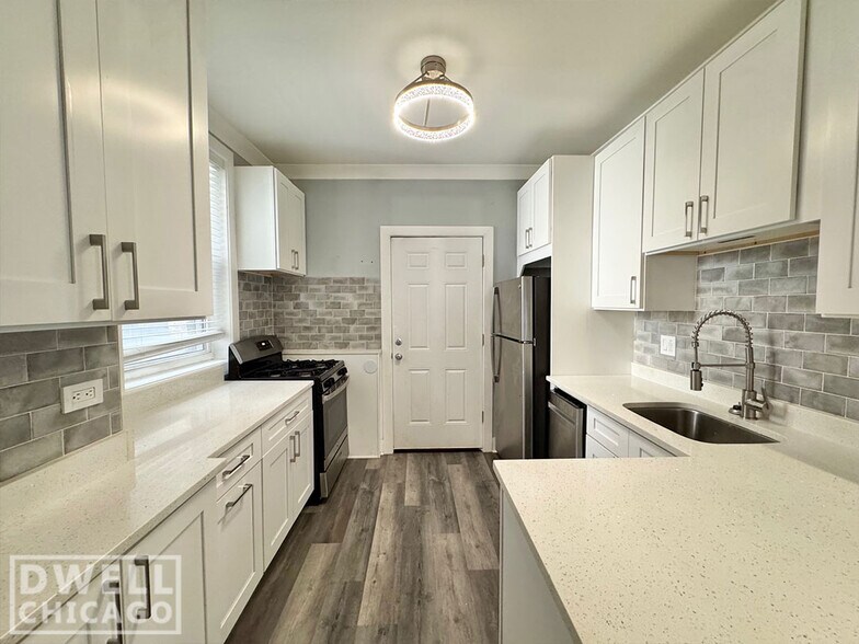 Building Photo - 4208 N Clark St
