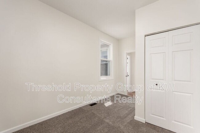 Building Photo - 865 Old Leonard Ave