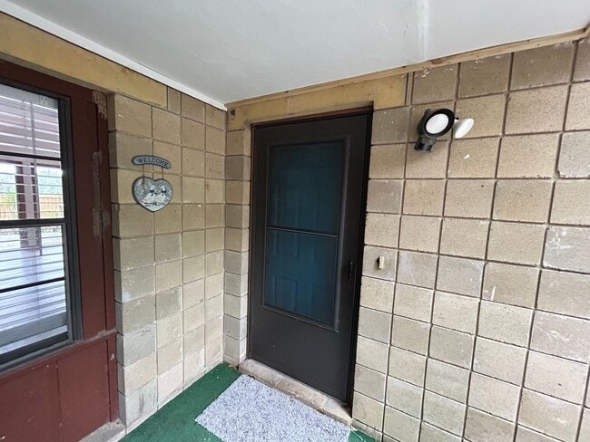 Building Photo - 2/2 In Green Leaf