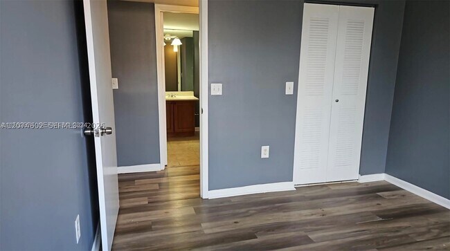 Building Photo - 1715 Village 101 Vlg