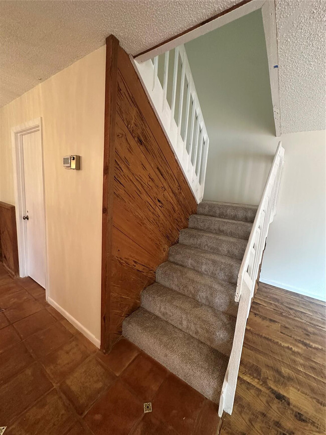 Building Photo - 5748 SE Riverboat Dr