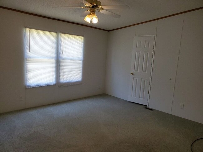 Building Photo - Charm & Commuter Convenience – 3BR/2BA Outside City Limits