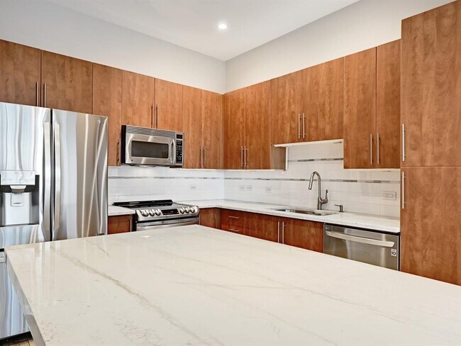 Building Photo - 54 Rainey St