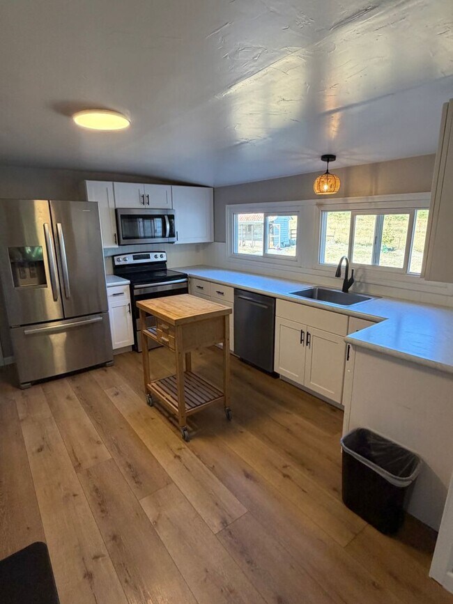 Building Photo - 42116 Gilbert Ln