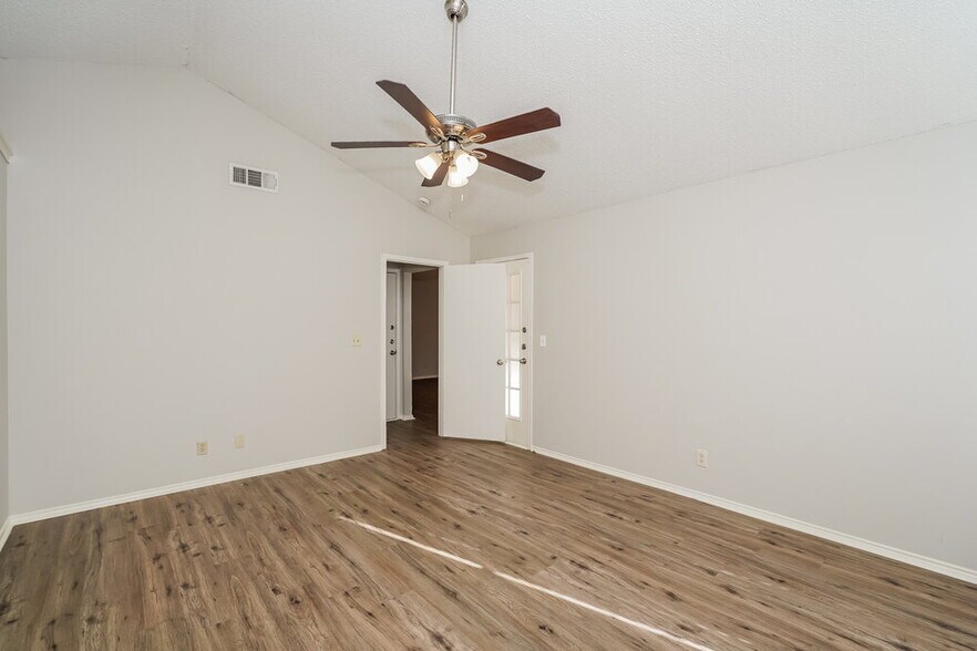 Building Photo - 8137 Camelot Rd