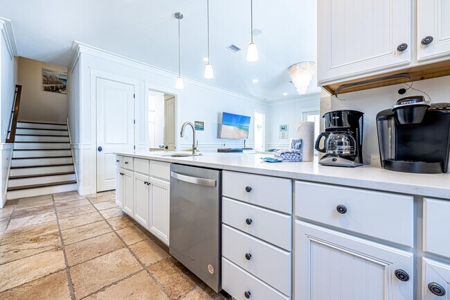 Building Photo - 2442 Bungalo Ln