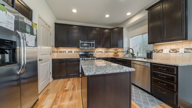 Building Photo - Immaculate 5 Bedroom Home in Wolf Ranch