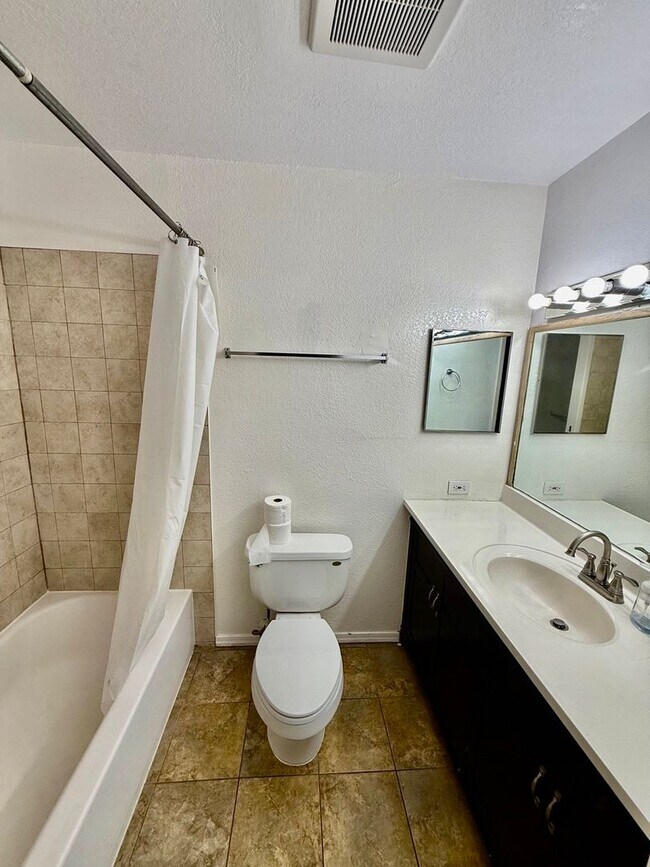 Building Photo - Palehua Hillside Community/4 BD/2.5 BA/2 PK